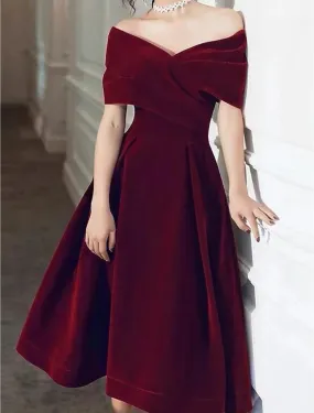 A-Line Cocktail Black Dress 1950s Dress Fall Wedding Guest Dress Knee Length Short Sleeve Off Shoulder Velvet with Pleats Pure Color A-Line Cocktail Black Dress 1950s Dress Fall Wedding Guest Dress Knee Length Short Sleeve Off Shoulder Velvet with Pleats Pure Color