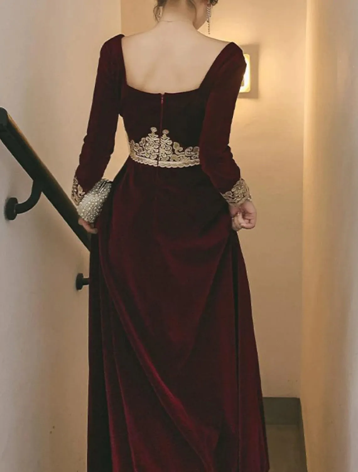 A-Line Prom Black Dress Vintage Dress Halloween Party Wear Floor Length Long Sleeve Scoop Neck Fall Wedding Guest Velvet with Appliques