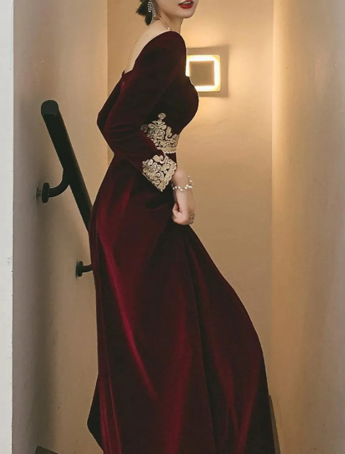 A-Line Prom Black Dress Vintage Dress Halloween Party Wear Floor Length Long Sleeve Scoop Neck Fall Wedding Guest Velvet with Appliques