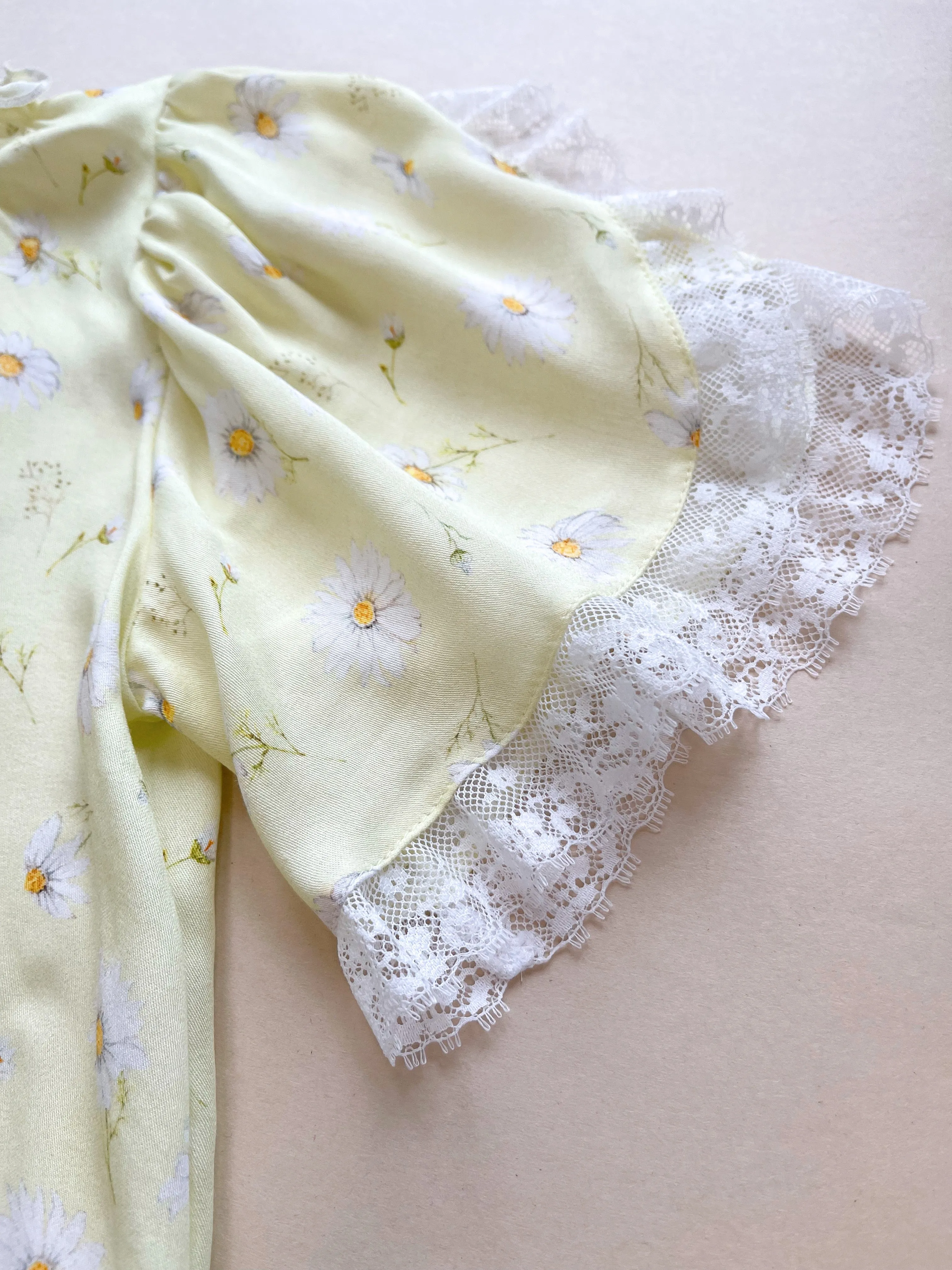 OLIVIA - GIRLS VISCOSE NIGHTDRESS YELLOW DAISY PRINT