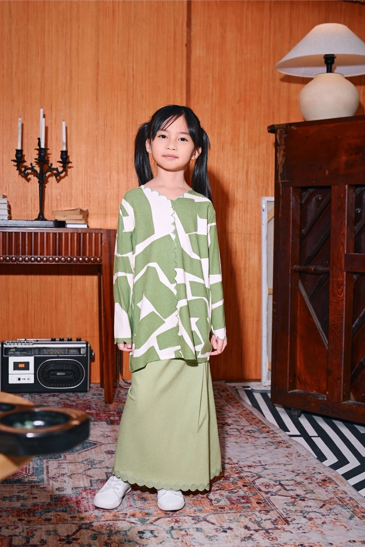 The Congkak Folded Skirt - Lawn Green